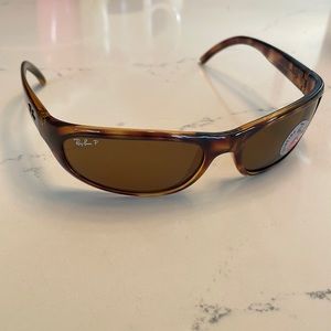 Ray-Ban Women’s Polarized RB4033 642/47 Brown Tortoise Shell 90’s Vibe Sunglass
